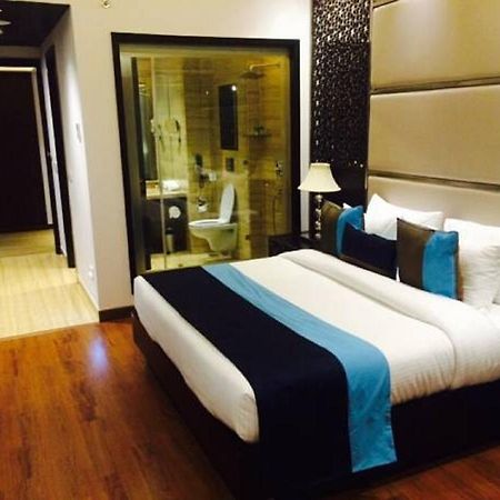 פארידבד Hotel Delite Grand מראה חיצוני תמונה