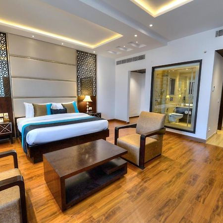 פארידבד Hotel Delite Grand מראה חיצוני תמונה