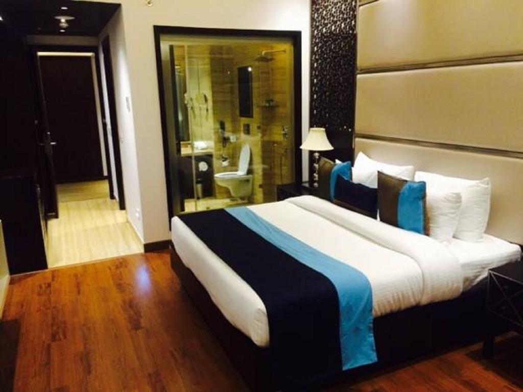 פארידבד Hotel Delite Grand מראה חיצוני תמונה