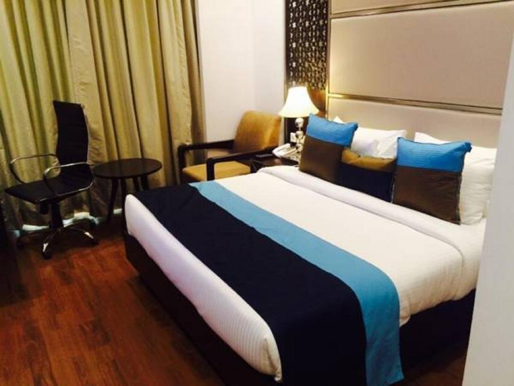 פארידבד Hotel Delite Grand מראה חיצוני תמונה