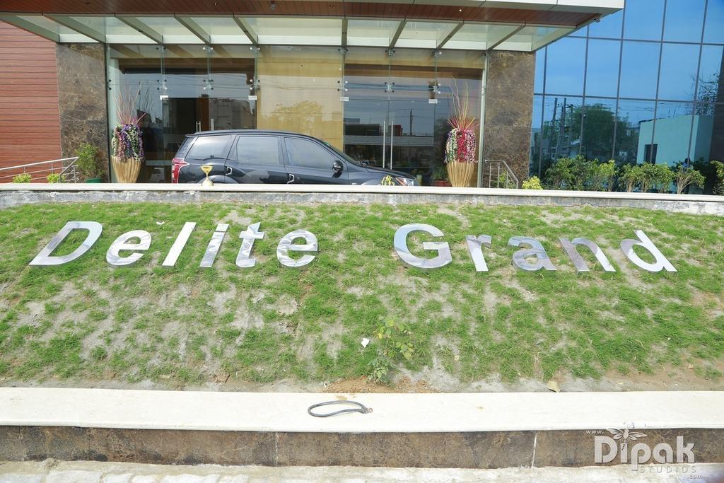 פארידבד Hotel Delite Grand מראה חיצוני תמונה