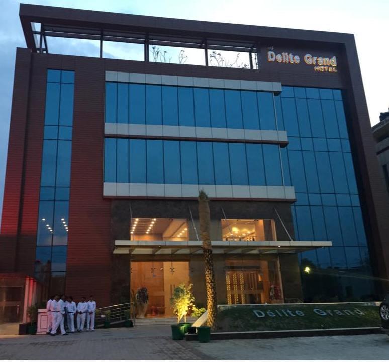 פארידבד Hotel Delite Grand מראה חיצוני תמונה