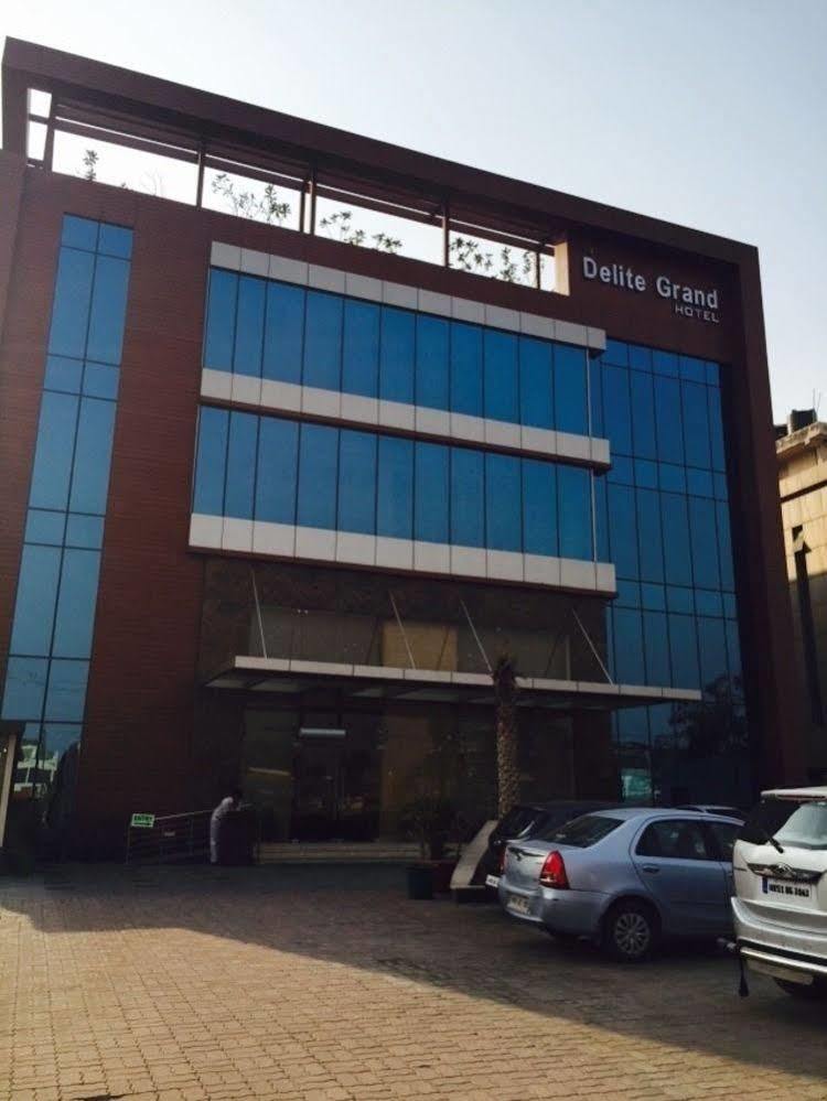 פארידבד Hotel Delite Grand מראה חיצוני תמונה