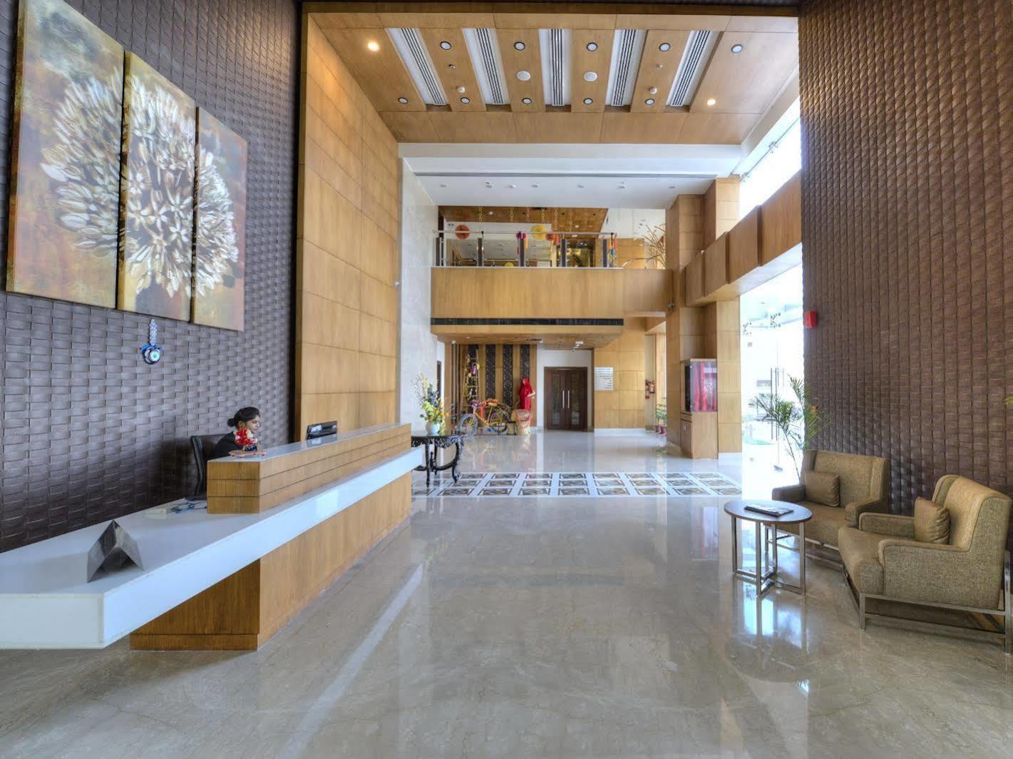 פארידבד Hotel Delite Grand מראה חיצוני תמונה