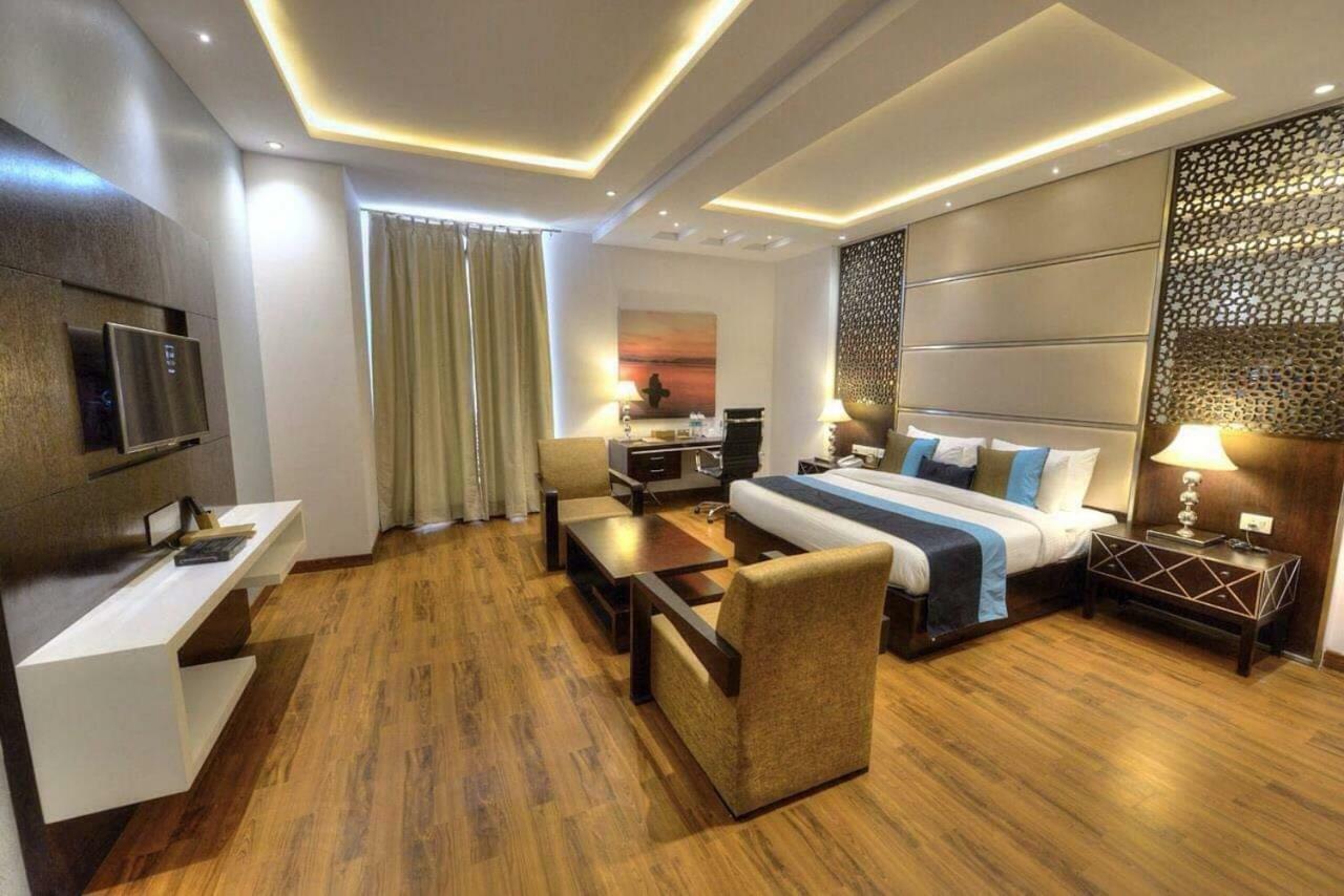 פארידבד Hotel Delite Grand מראה חיצוני תמונה