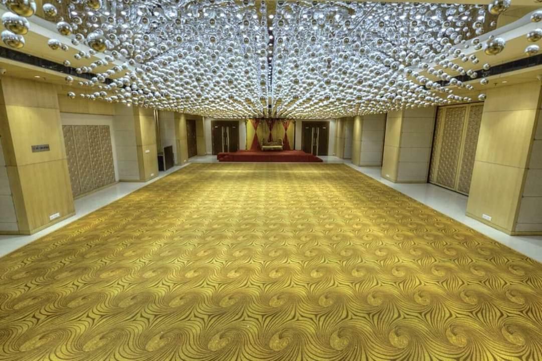 פארידבד Hotel Delite Grand מראה חיצוני תמונה