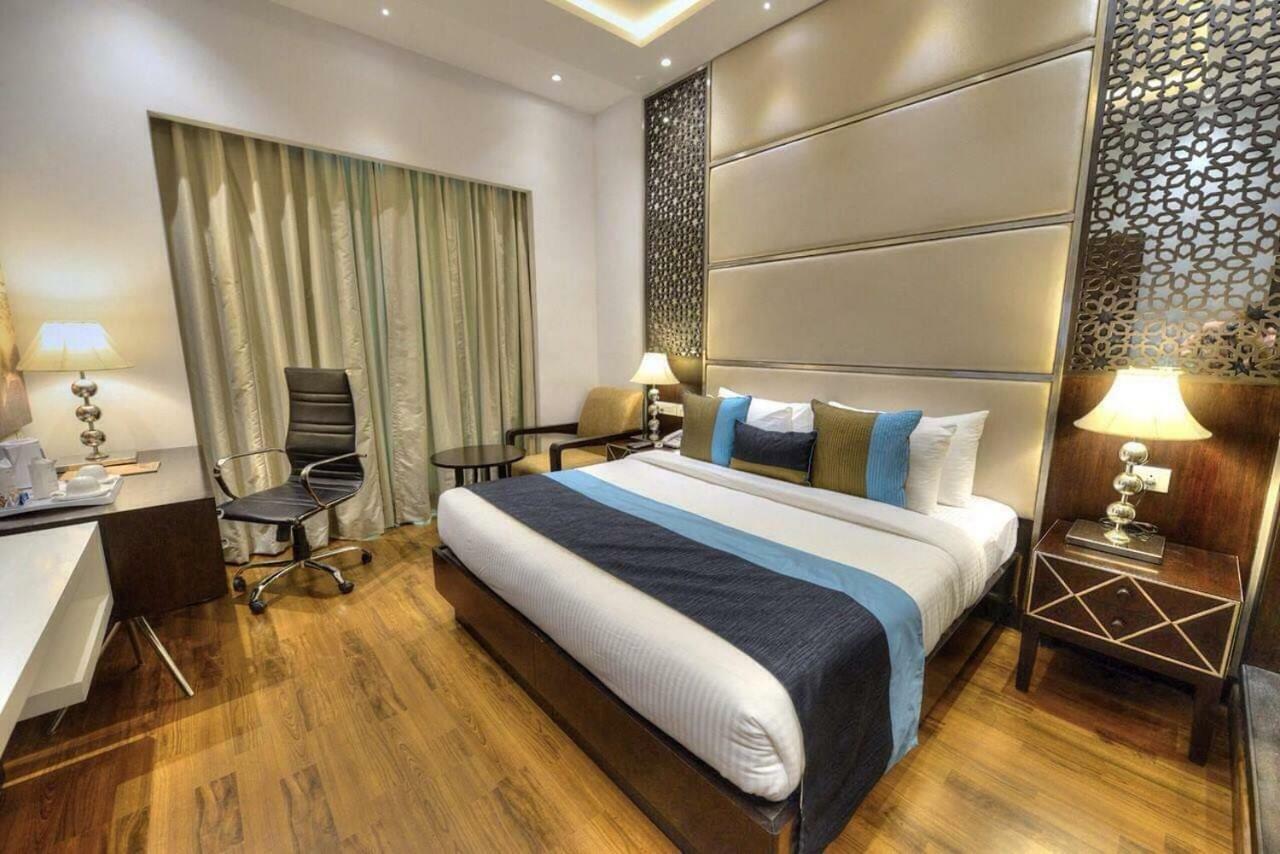 פארידבד Hotel Delite Grand מראה חיצוני תמונה